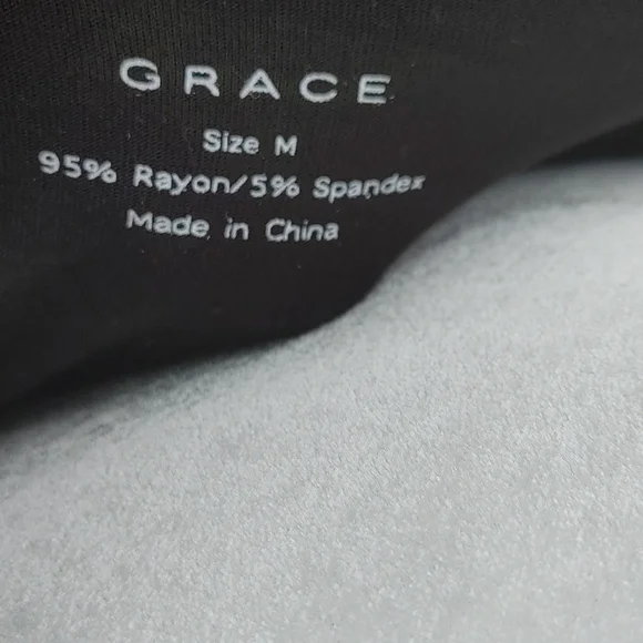 Grace Black Shrit with Flower Detail Size M - Picture 4 of 4